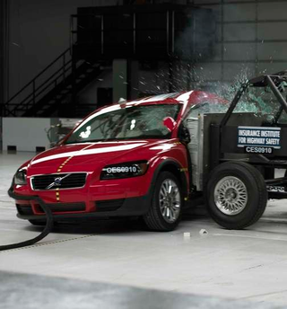 Illustration for article titled IIHS Crash Tests Five Budget Coupes: Ford, Volvo Earn Top Safety Picks